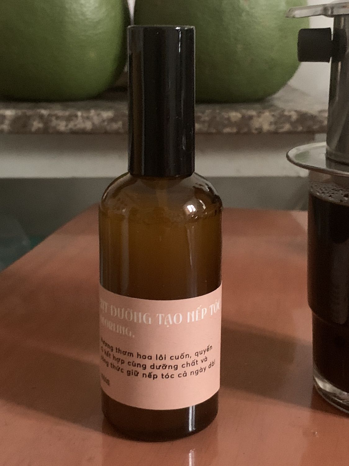 Shop giao hàng nhanh, gói hàng khá kĩ. Về ẩn phẩm thì mùi khá thơm, giữ tóc ổn, ít bị bết