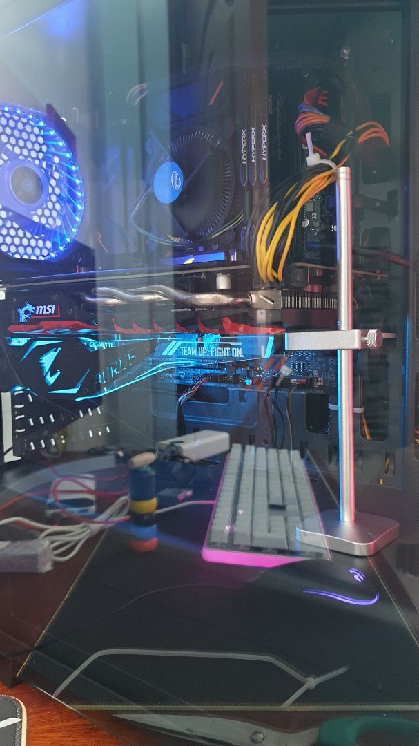 Gia công đẹp, chắc chắn, màu sơn thẩm mỹ. Nên mua nếu gặp rắc rối với các loại giá đỡ khác