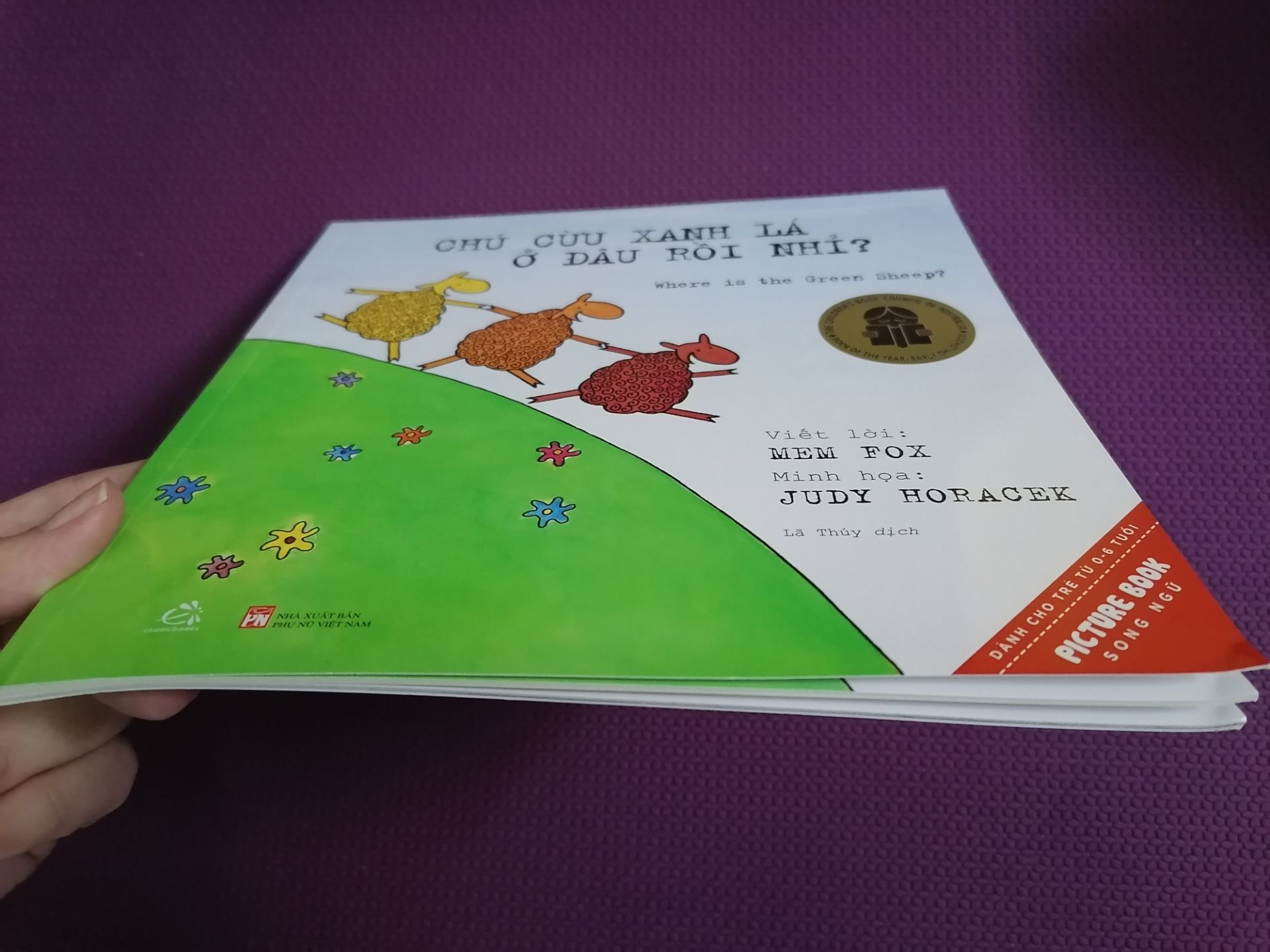 Hình vẽ dễ thương, nội dung hay. Giống như Ehon vậy, có nhiều trang hơn 1 cuốn ehon. Rất phù hợp với pé 2t nhà mình.