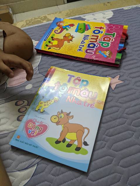 Sách nhiều nội dung hay, phù hợp cho bé tập tô màu và giá ok nhé