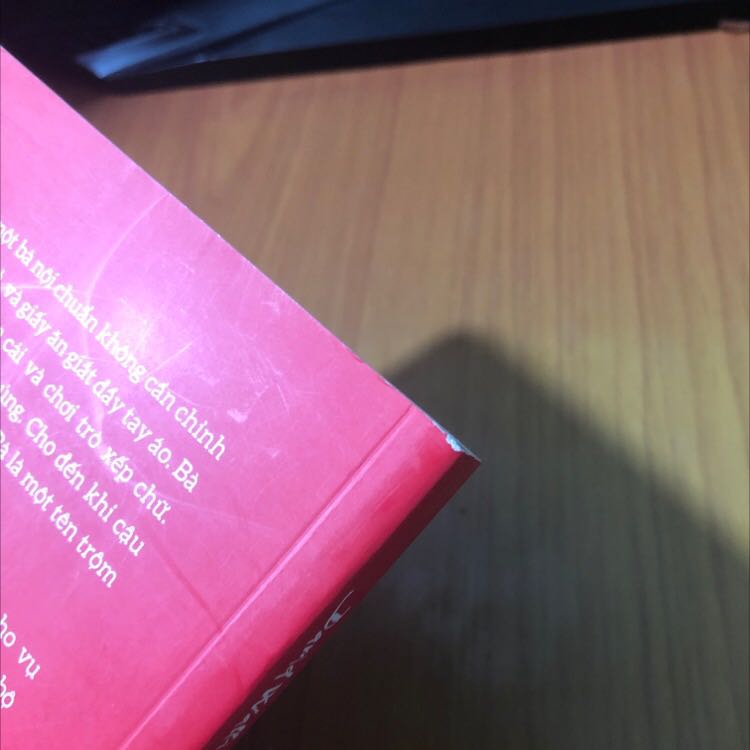 Giao hàng khá là nhanh, nhưng mà đóng gói khá sơ sài chỉ có một cái hộp để bỏ sách vào thôi, sách mình chưa đọc nên không biết nội dung có ok ko