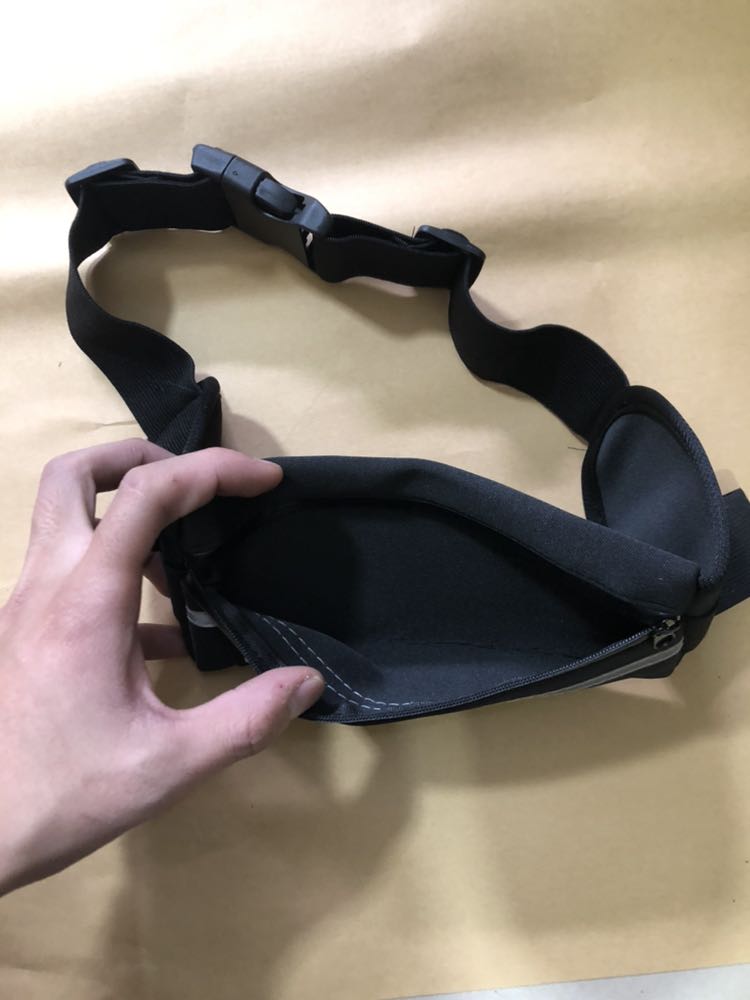 Mình nhận đc hàng r, sp y như quảng luôn ưng hết cả mình 
Mua về đeo đi chạy bộ đựng điện thoại tai nghe tiện lắm ý cần là lôi ra chạy mãi ko bị rơi hay thế chứ 🤣
Tiki giao hàng thì siêu nhanh mới sáng htrc đặt hsau đã nhận đc hàng r. Đã v a ship còn nhiệt tình hỏi thăm cả sức khoẻ nhà mình chứ 🤣
Nhắn tin cho shop để hỏi về sp thì sp tư vấn quá nhiệt tình, nên mua nha cả nhà 🥳