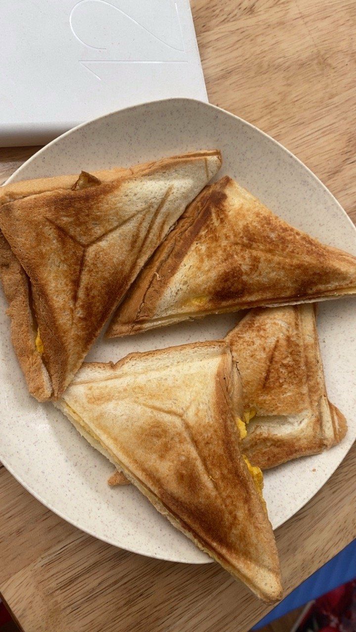 shop tư vấn nhiệt tình, giao hàng nhanh, máy không bị mùi nhựa quá. nướng nhanh, ngon lắm mn ạ