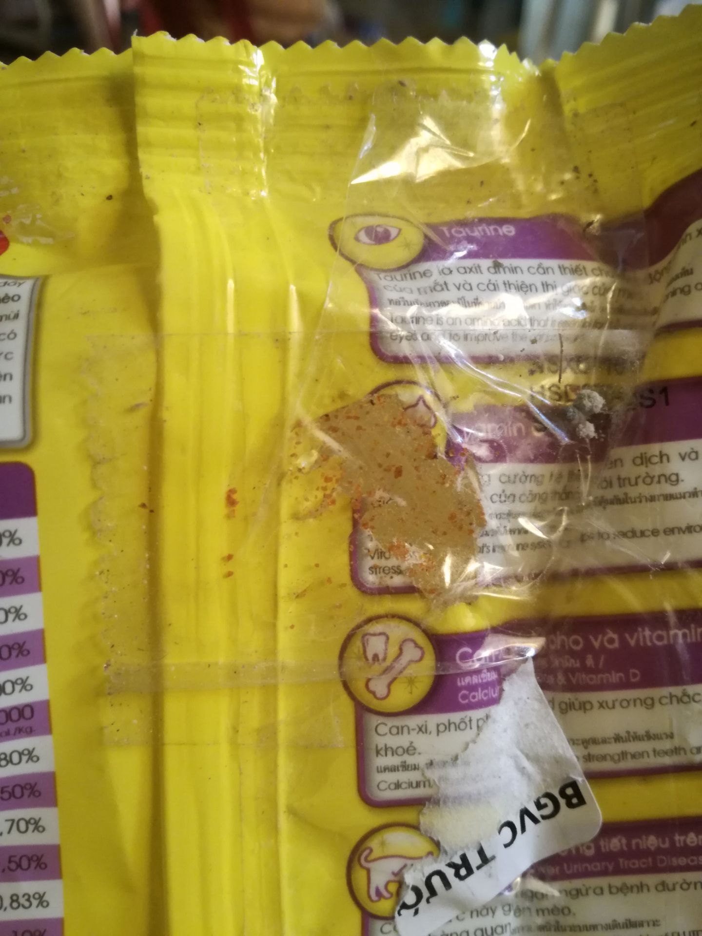 bữa h mình thấy shop bán hàng lủng kiểu chuột cắn này cũng mấy lần rồi, bị khách nhận xét vẫn cứ bỏ qua ? năm mới năm me tức thiệt chứ. bữa h mình thấy shop bán hàng lủng kiểu chuột cắn này cũng mấy lần rồi, bị khách nhận xét vẫn cứ bỏ qua ? năm mới năm me tức thiệt chứ.