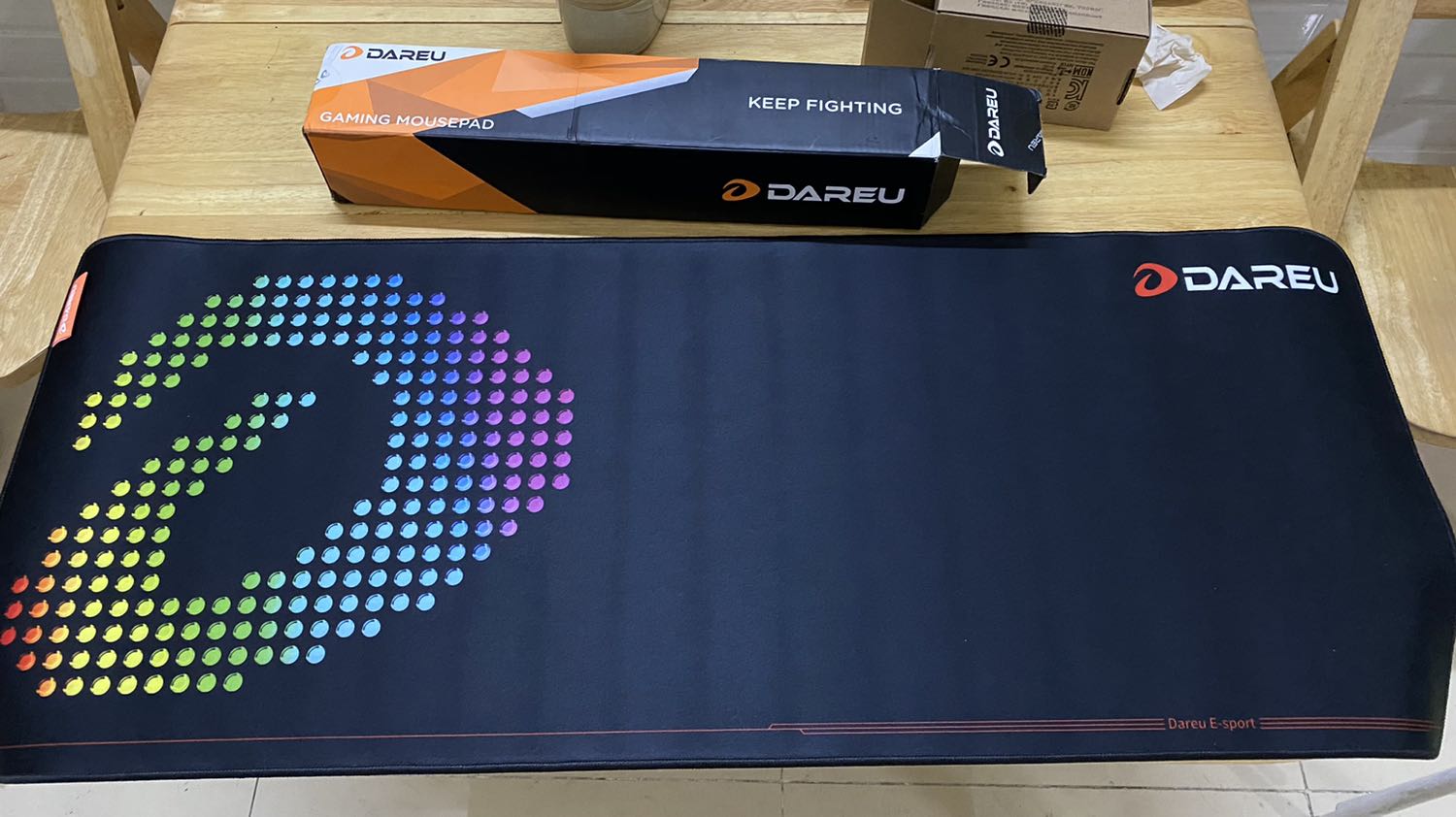 Bàn di chuột mà cứ tưởng cái thảm tập yoga ...?? Nó bự khổng lồ luôn !!!