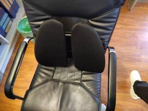 Đệm tựa lưng thực sự thoải mái khi sử dụng trong văn phòng! Thiết kế tiện dụng, giống như hai tay đỡ cột sống lưng, giúp giảm bớt sự khó chịu ở thắt lưng Đệm tựa lưng thực sự thoải mái khi sử dụng trong văn phòng! Thiết kế tiện dụng, giống như hai tay đỡ cột sống lưng, giúp giảm bớt sự khó chịu ở thắt lưng