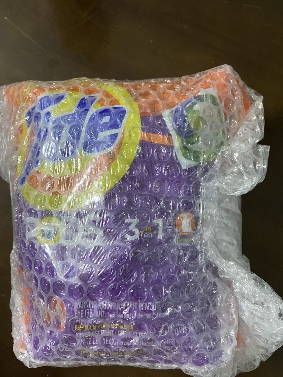 Thơm, lưu hương khá lâu (mới dùng 2 ngày) mà nói thật làm văn phòng chỉ cần sáng mặc từ sáng đến tối vẫn còn thơm là ok rồi. Sản phẩm nên mua ạ.