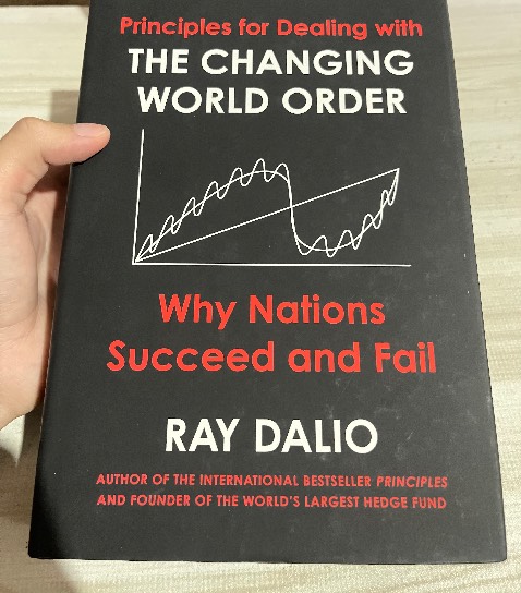 Mình khá hài lòng về đơn hàng :gói 3 lớp , đúng như mình mong muốn chất liệu giấy ( đồ thị có màu , điểm rất quan trọng để mình nghiên cứu) . Nhưng mình thấy có vết rách nhỏ trên đầu sách , có lẽ trong quá trình vận chuyển của shipper, cảm ơn rất nhiều .