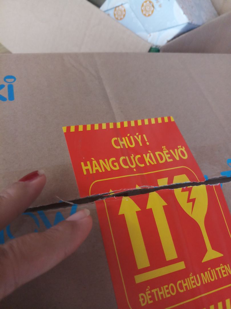 that vong.mo ra da bi vo nap do tum lum ....ko biet bat den ai.nuoc giat chua sai ..nhung nghe mui thom diu.chac giat phoi xong bay mat...