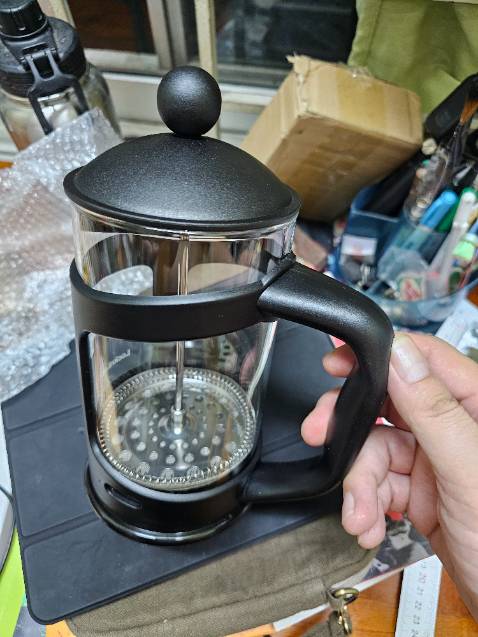 Bình cứng cáp dày dặn, thủy tinh có vẻ hơi mỏng nhưng hàng LnL chắc ổn.