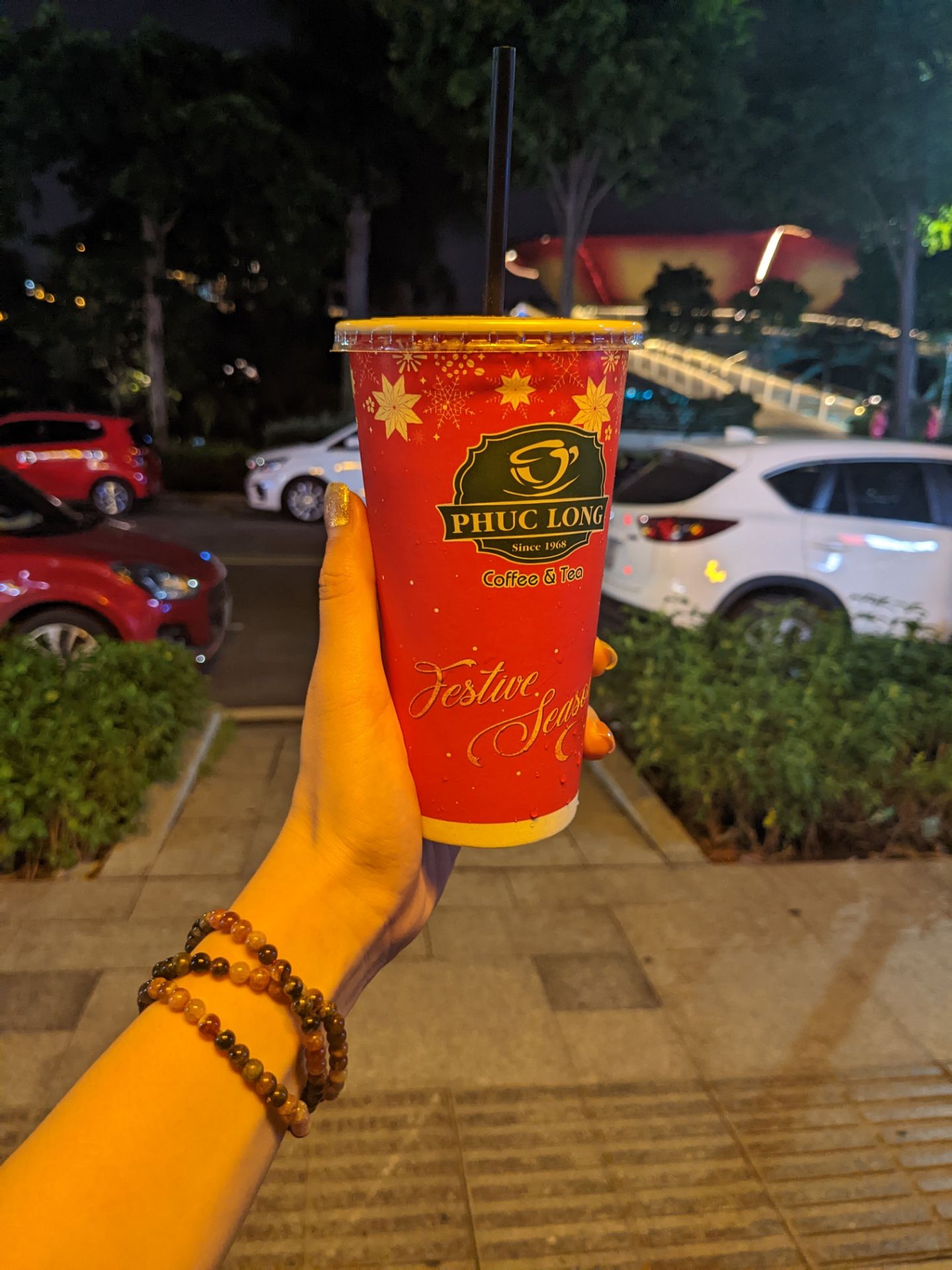 vòng đẹp lắm, shop tư vấn nhiệt tình, chỉnh theo size tay ng mua