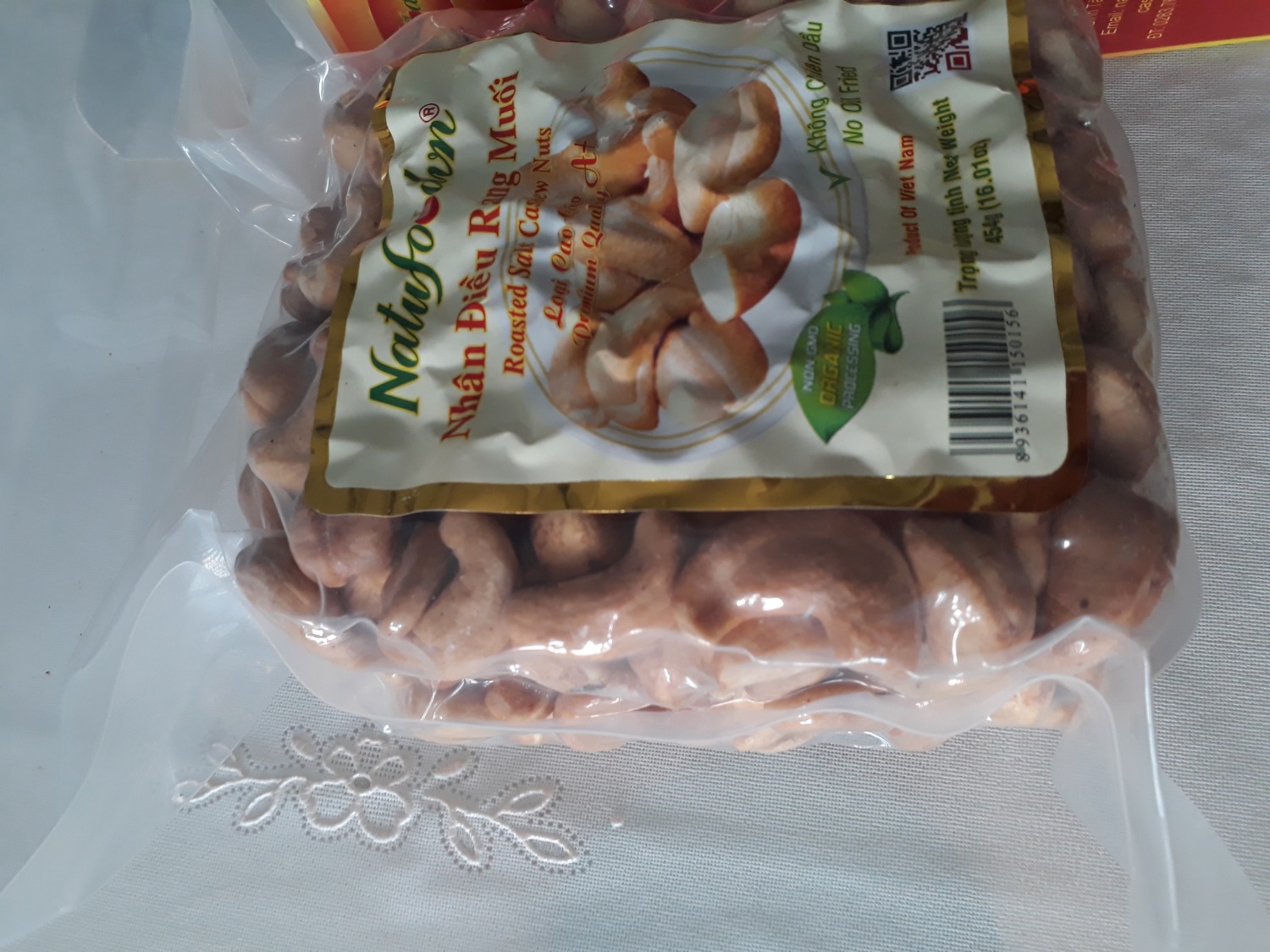 hàng giao nhanh, đóng gói kỹ
sản phẩm đóng gói đẹp,có kèm hộp giấy, nhìn sang hơn, làm quà biếu tuyệt vời luôn, 
hạt điều ngon, cảm ơn shop.