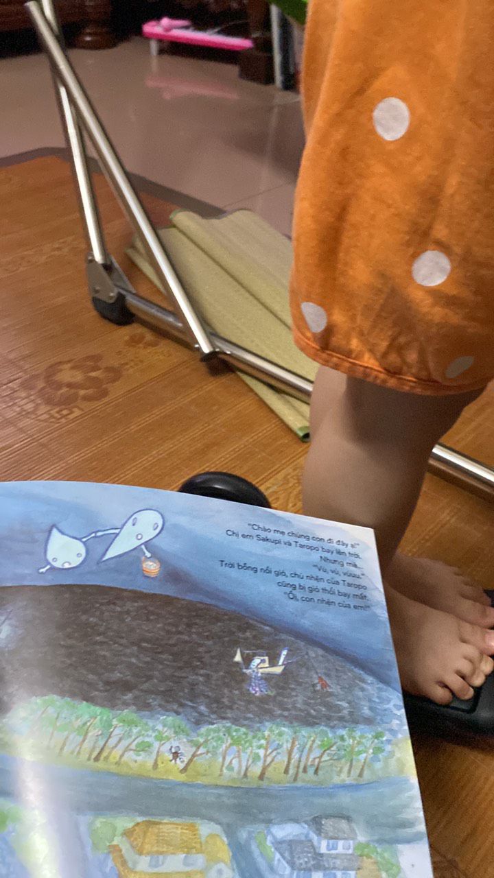 Bìa sách đẹp,màu sắc bắt mắt,giấy dày dặn,mực in rõ nét không bị lem nhoè