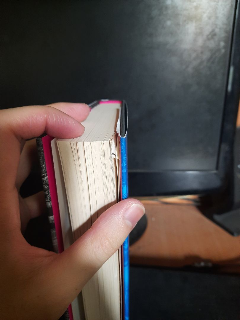 Giao hàng nhanh. Về tổng thể thì đẹp nhưng một số trang cuối bị quăn gập mép