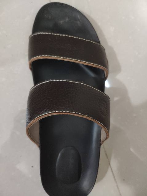 Thiết kế khá đẹp, đi ôm chân, da mềm, đế êm.