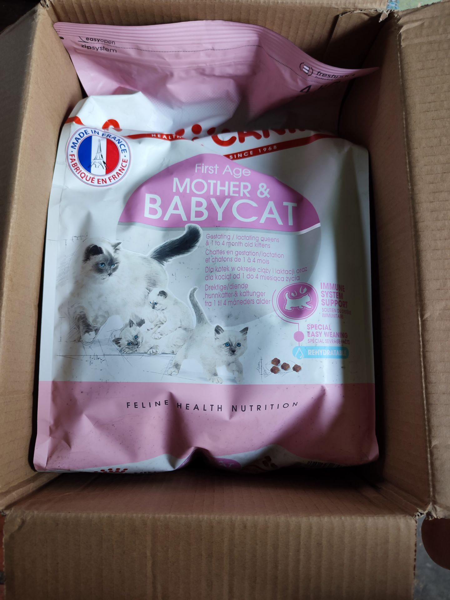 Thường xuyên mua hàng ở shop. Bịch hàng giao ok, còn nguyên bịch không bị lủng xì. Mèo ăn rất mượt lông