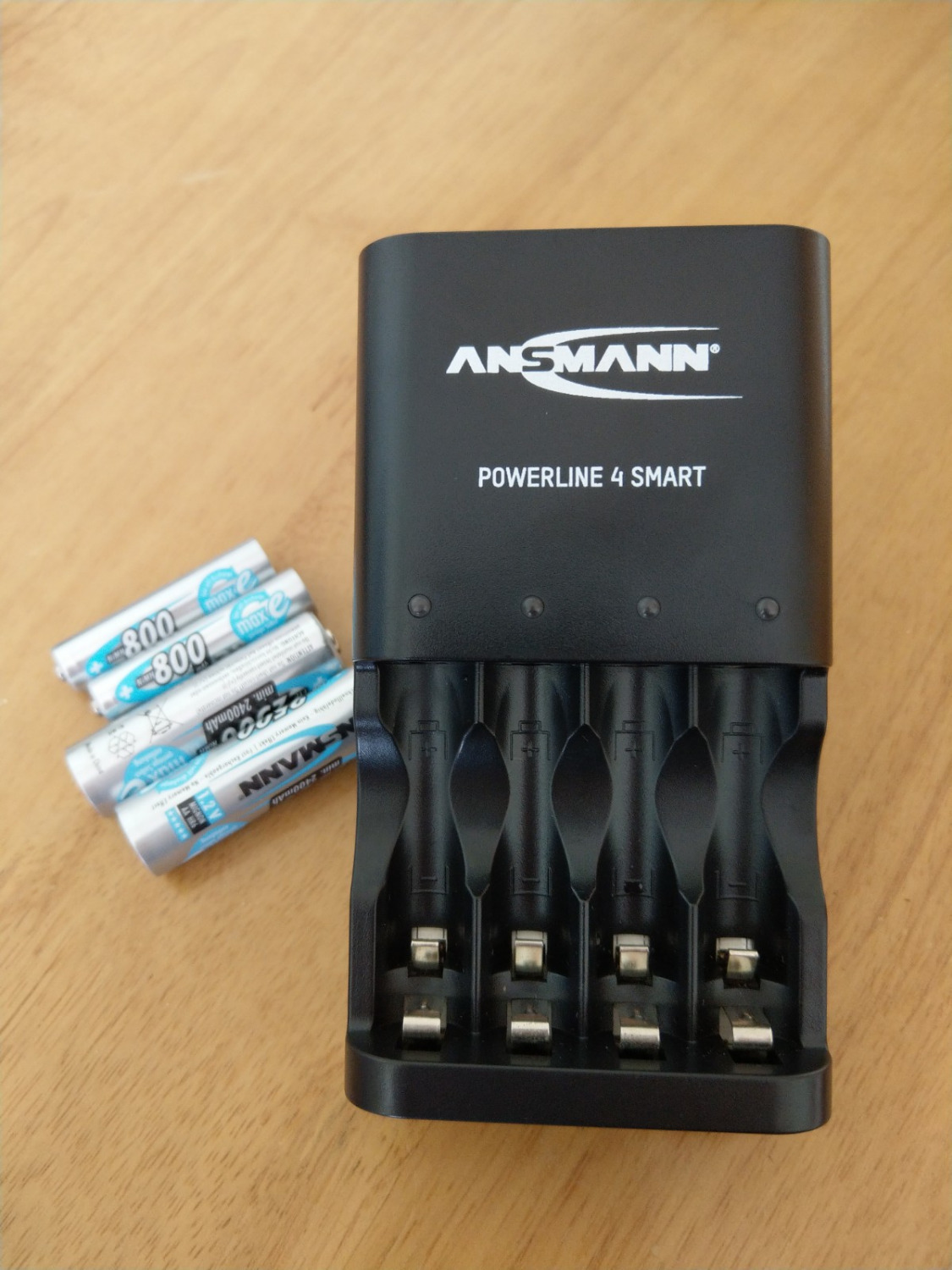 Đến hiện tại vẫn rất ổn, đóng gói cẩn thận, pin và sạc đểu tốt, mình mua thêm cả pin AA cùng hãng để dùng cho các đồ dùng khác.