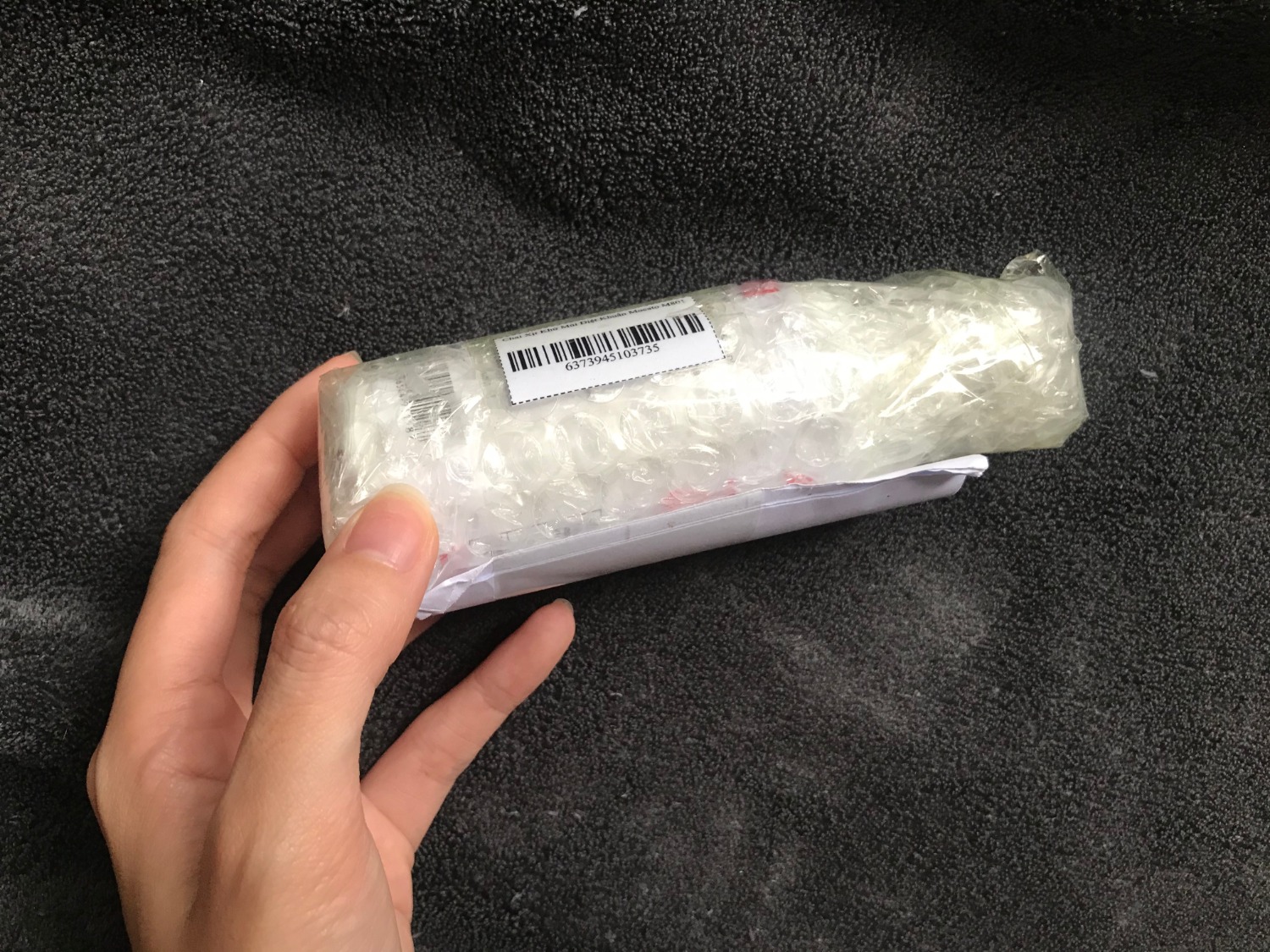 Sản phẩm được bao gói cẩn thận, không bị tràn. Chai còn có dán tem bảo đảm. Chai xịt phun sương mịn, nhỏ gọn dễ dàng bỏ vào túi xách, balo. Khử khuẩn mùa Covid rất yên tâm!