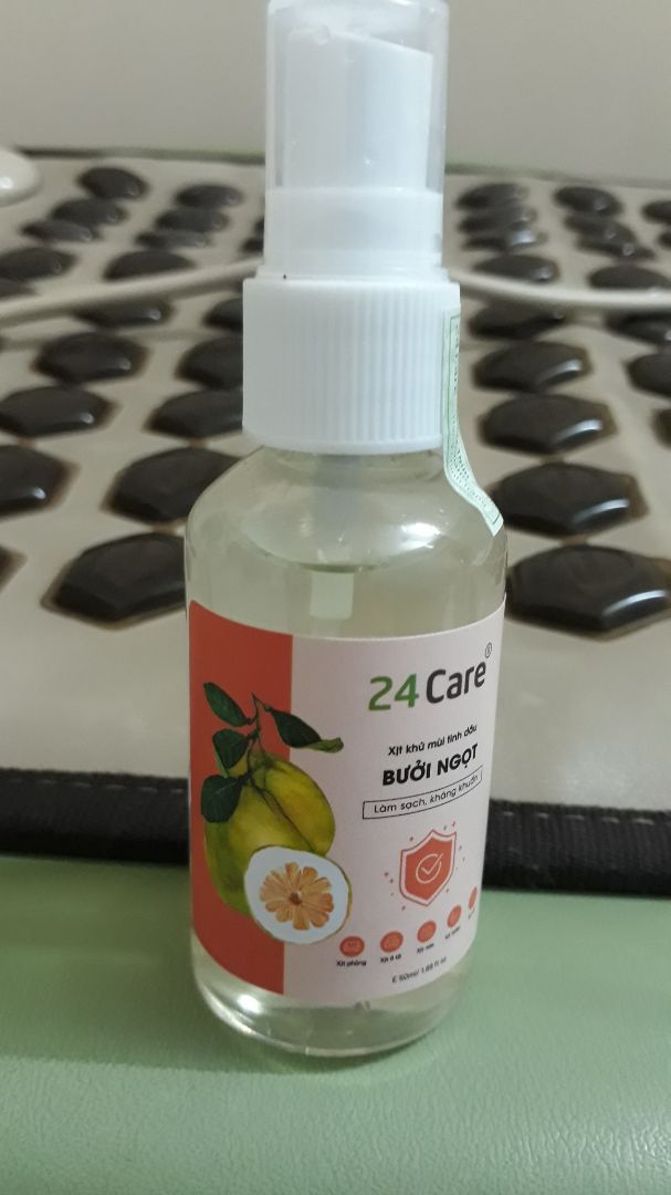Hai mùi này ngửi cưng xỉu. Mùi bưởi ngọt ngọt, thanh thanh dễ chịu cực kỳ, xịt bất cứ chỗ nào hễ có ai ngửi thấy đều khen thơm. Chai thì xinh xinh nhìn thích ghê