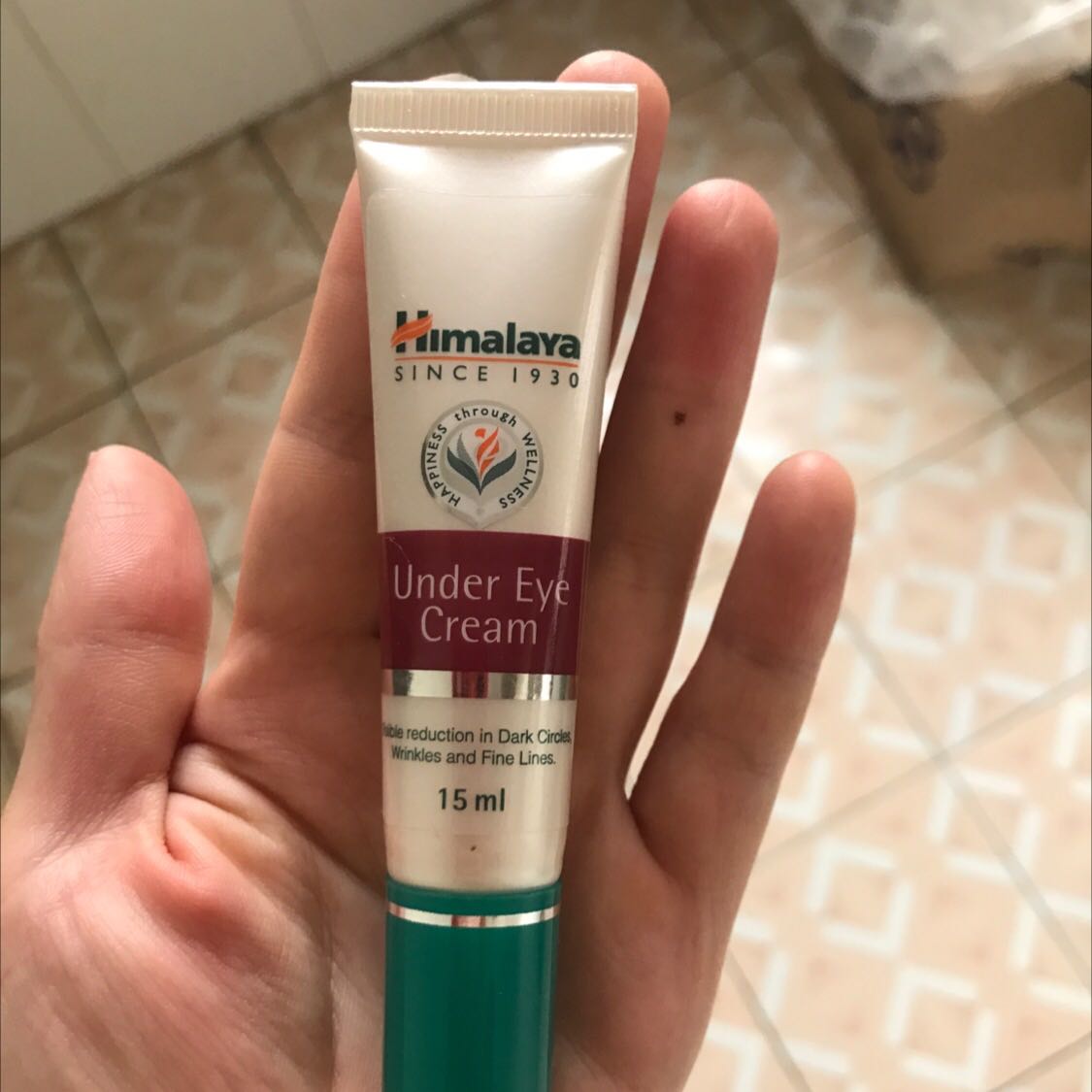 Mình mới dùng khoảng hơn tuần, thấy cũng có dấu hiệu giảm thâm bọng mắt. Chắc chắn phải dùng lâu dài và thuòng xuyên mới có kết quả rõ rệt. Kem bôi vào khá mềm, nếu ổn mình sẽ giới thiệu cho bạn Mình mới dùng khoảng hơn tuần, thấy cũng có dấu hiệu giảm thâm bọng mắt. Chắc chắn phải dùng lâu dài và thuòng xuyên mới có kết quả rõ rệt. Kem bôi vào khá mềm, nếu ổn mình sẽ giới thiệu cho bạn