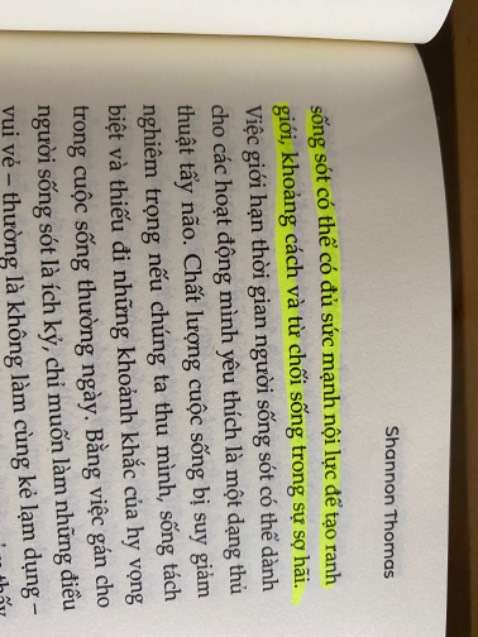 Một cuốn sách rất hay và bổ ích được viết bởi một nhà trị liệu tâm lí. Hầu như mọi người đọc sẽ tìm thấy chân dung khác nhau của những kẻ lạm dụng tâm lí trong này. Nhà trị liệu đưa ra những bằng chứng rất thuyết phục và những lời tư vấn có thể áp dụng. Sách đẹp, chữ rõ ràng, cám ơn shop và Tiki.