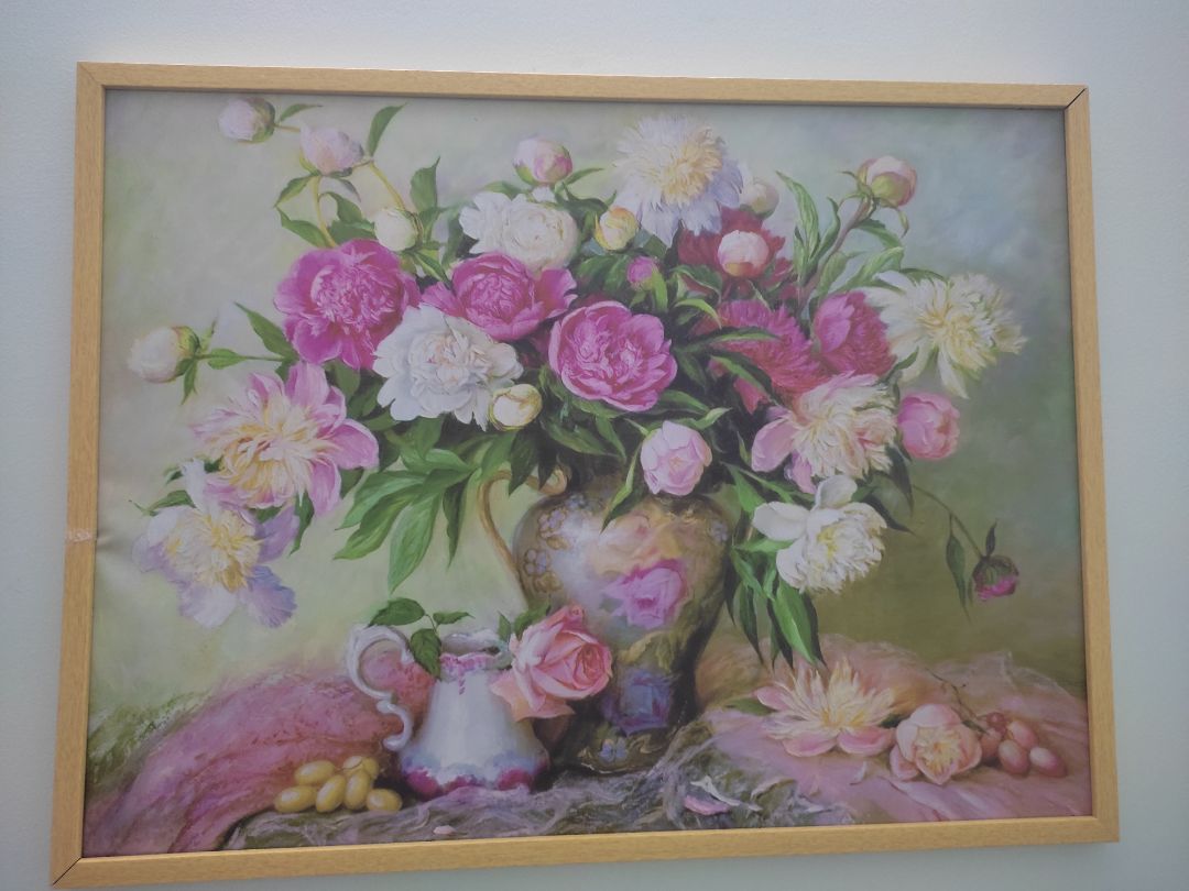 Tranh mua về bị gãy khung mua 2 bức gãy cả 2 đóng gói lỏng lẻo tranh này sale nên làm rất chán các bạn xem hình rồi quyết định mua hay không