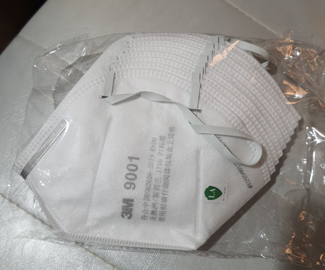 khẩu trang ok, đúng loại, giao hàng nhanh.
Tuy nhiên, đóng gói sản phẩm còn cẩu thả, hình thức kém, cần cải thiện để shop có thể đạt được 5 sao từ khách hàng