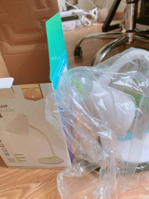 Đèn đẹp, đuôi đèn trang trí hình cây cảnh nhìn rất dễ thương. Rất tin tưởng hàng Rạng Đông. Cảm ơn Tiki.