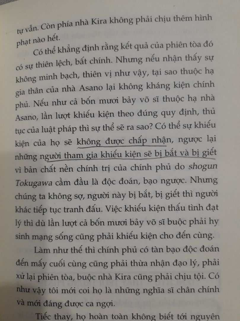 Tác giả và tinh thần của tác giả hướng đến những thứ to lớn hơn là bản thân của mình hiện tại đang nghĩ.
Như đoạn dưới này đây, dù biết *** Nhật Bản lâm thời không ra gì, nhưng ông vẫn quyết tâm fair play?
Nó như việc bạn cố nói lý với bọn giang hồ vậy, trước khi cảm hóa được người ta thì bạn đã bị đánh sưng mỏ.
Theo như tác giả thì để tổng thể xã hội phát triển, cần có những người đứng ra làm những việc đó. Mình không phủ nhận điều đó, nhưng chắc chắn người đó không phải là mình.
Trừ 1 sao vì có 1 số lỗi nhỏ về văn bản. Tác giả và tinh thần của tác giả hướng đến những thứ to lớn hơn là bản thân của mình hiện tại đang nghĩ.
Như đoạn dưới này đây, dù biết *** Nhật Bản lâm thời không ra gì, nhưng ông vẫn quyết tâm fair play?
Nó như việc bạn cố nói lý với bọn giang hồ vậy, trước khi cảm hóa được người ta thì bạn đã bị đánh sưng mỏ.
Theo như tác giả thì để tổng thể xã hội phát triển, cần có những người đứng ra làm những việc đó. Mình không phủ nhận điều đó, nhưng chắc chắn người đó không phải là mình.
Trừ 1 sao vì có 1 số lỗi nhỏ về văn bản.