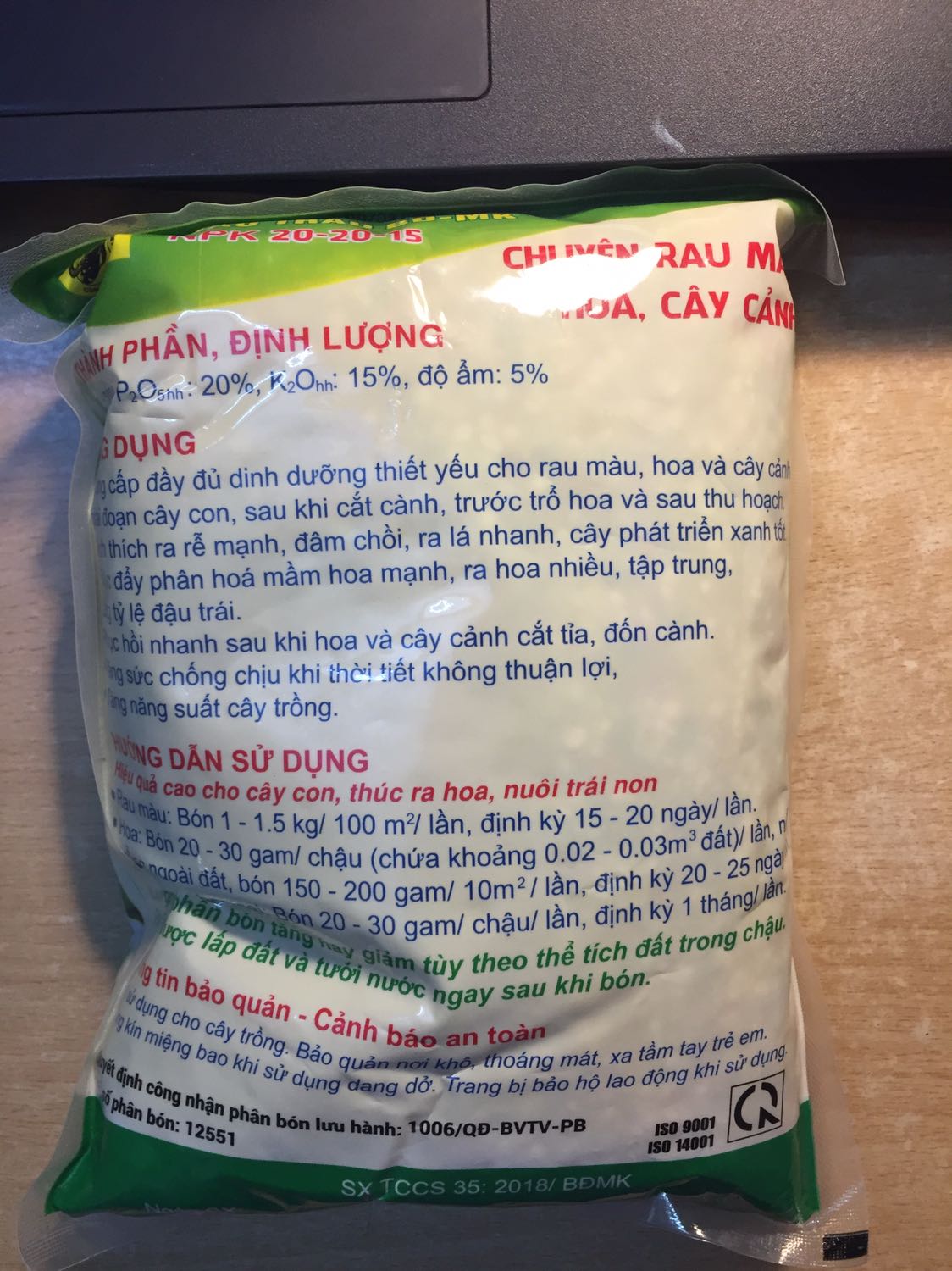 Phân bón được đóng gói rất cẩn thận. Ship nhanh. Về phần chất lượng thì mình chưa dùng thử nên mình chưa biết nhưng mà nhìn chung là sản phẩm tốt!  

Mình sẽ ủng hộ shop nhiều. Mong shop vẫn sẽ xây dựng niềm tin với khách hàng như này nhé!