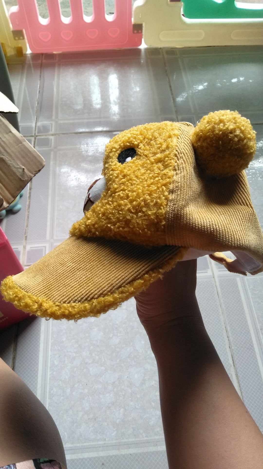 mình đặt nón mỏ vịt màu hồng mà giao nón gấu màu vàng... lần thứ hai tiki giao hàng sai cho mình. mình muốn trả hàng.