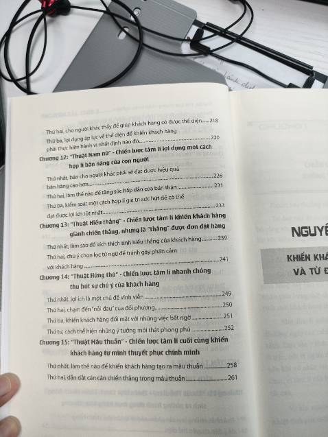 Nội dung dễ đọc, nhiêu case thực tế, nội dung cơ bản, sách in đẹp. Dịch vụ tiki tốt