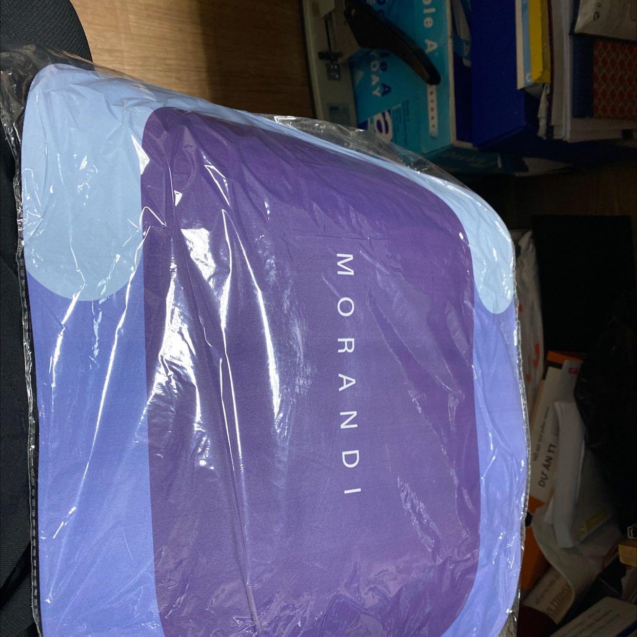 Giao hàng nhanh, đúng mẫu luôn. Mình mới nhận đc nên chưa *** độ thấm nước của thảm. Nhưng nhìn hình thức là ok rồi.