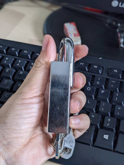 Đặt ngày 05/11, giao ngày 09/11, hơi chậm so với ngày giao dự kiến, ổ khóa mới đẹp, chất lượng, rất chắc chắn, mình mua giá 129k.