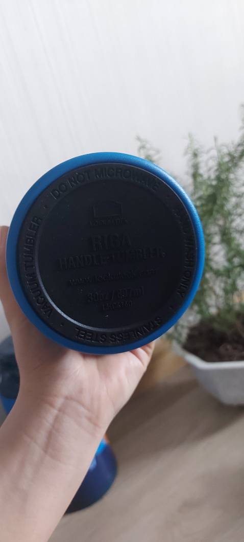 Mình đánh giá 5* cho thương hiệu Lock&Lock thôi nhen, nói chung bình mẫu mã đẹp, to hơn mình nghỉ.Chưa xài nên chưa thể đánh giá về chất lượng cũng như thời gian giữ nhiệt lâu mau nha.Về khâu đóng gói chưa hài lòng