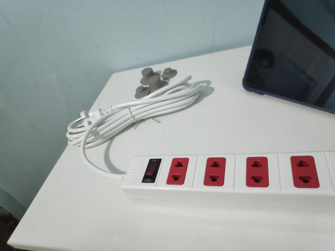 sản phẩm sang, đẹp y như hình minh họa, đây rất dài tiện dụng, có bao bì đàng hoàng nhận hàng rất ưng, hàng vn thực sự tốt. tháng trước mua ổ cắm nakagawa gì đó trên tiki, ko bao bì, có vài ổ cắm ko ăn điện, dây ngắn ngủn, hết sức bực mình, giờ phải mua lại ổ mới.