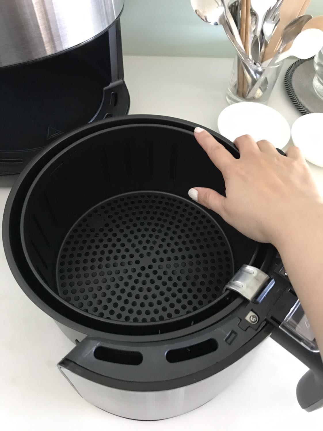 Giao hàng siêu nhanh. Mình mới đặt khi 6h sáng mà 9h đã ship. Giao hàng tiêu chuẩn. Nồi đẹp y hình.