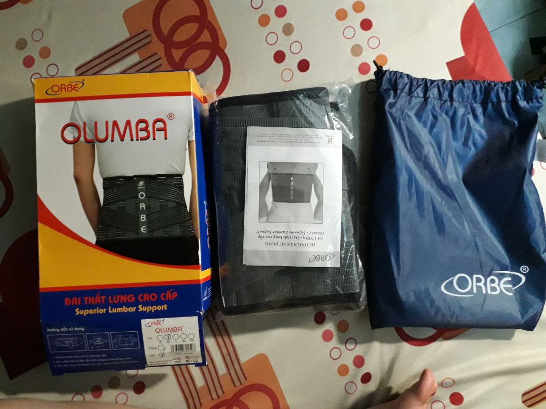 Mình tính mua cho ba vì ba bị thoát vị đĩa đệm cột sống thắt lưng 2 năm nay r. Mà ai dè Mommy đo lộn size, đo lộn tới 20cm lận. thành ra phải trả hàng lại. trong khi mình đeo thì vừa, mà mình lại không có nhu cầu cần đeo nó. Ngoại trừ mình mua nhầm size thì ngoài ra hàng không có gì để chê, hàng đẹp y như mẫu. quan trọng là lúc mình mang thử thì thấy nó ngay lập tức cố định, định hình lại cột sống thẳng lại luôn. nói chung là... đã lắm?? mà mình trả hàng lại r. mình phải đặt mua size khác cho ba mới được. sản phẩm này mình thấy hợp với người có các bệnh về cột sống á, thường thì độ tuổi trung niên sẽ xài, nhưng mình thấy tuổi học đường ngày nay nhiều bé bị cong vẹo cột sống do tư thế ngồi không đúng á, nên là mấy bé đeo cái này mà size nhỏ để định hình lại cho cột sống thẳng lại, cho dáng đẹp cũng được đó