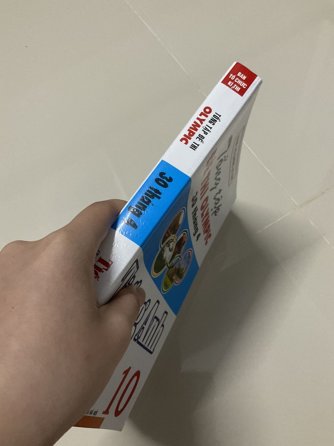 tốt ạ, sách đóng gói kĩ, ko trầy xước gì ạ, có điều là có chỗ in chưa được tốt nên ko thấy rõ chữ nhưng em bỏ qua được ạ, nên mua nhé mn