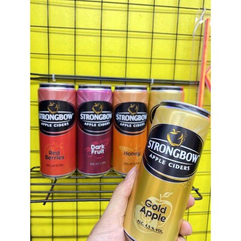 Strongbow là loại nước uống có cồn ngon và hương vị độc đáo. Phù hợp ngay cả với người tiêu dùng nữ. Hiện có khá nhiều vị để bạn lựa chọn cho phù hợp với sở thích.