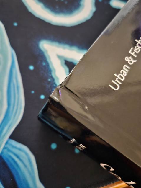 sách song ngữ, phù hợp với sinh viên y 
sách còn bị cong chỗ 2 góc trong