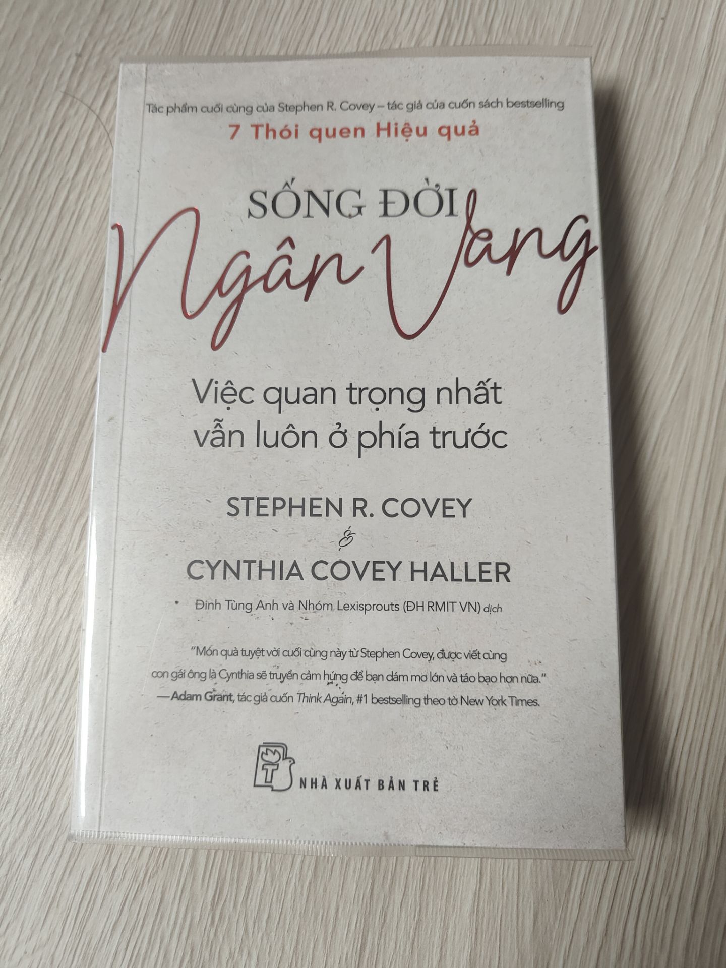 Có rất nhiều lời khuyên và minh họa từ những người nổi tiếng về cách sống và tiếp tục cống hiến sau khi đã qua thời kỳ rực rỡ của sự nghiệp để có thể sống đẹp và hạnh phúc như tiếng chuông vàng mãi.