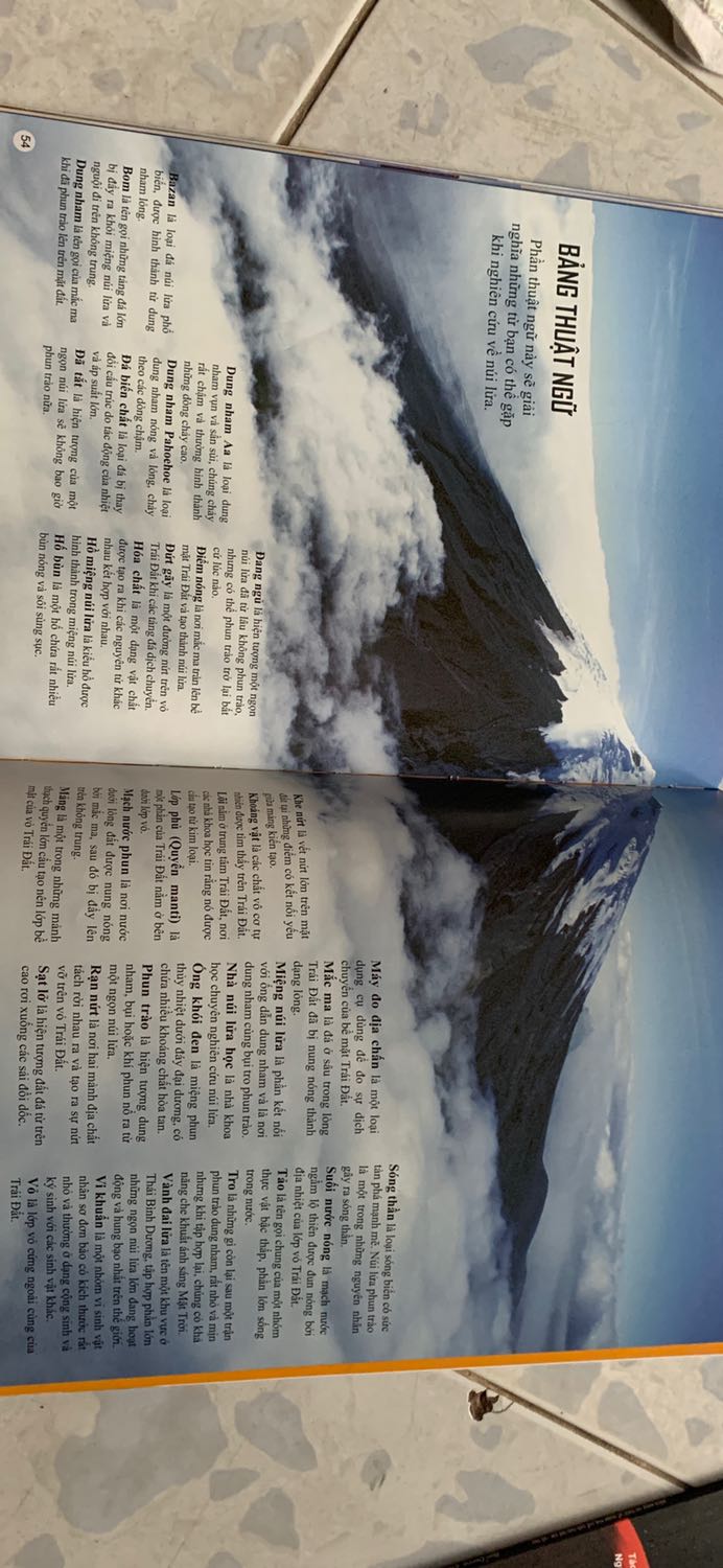 Sách dày dặn, trang giấy cứng cáp, hình ảnh màu sắc đẹp. Nội dung khá hay, giải thích thuật ngữ ngắn gọn dễ hiểu.