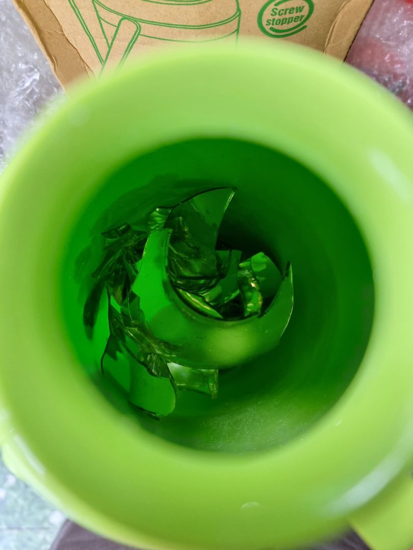 hàng đã bị vỡ từ trước khi nhận, hình thức đóng gói sơ sài...