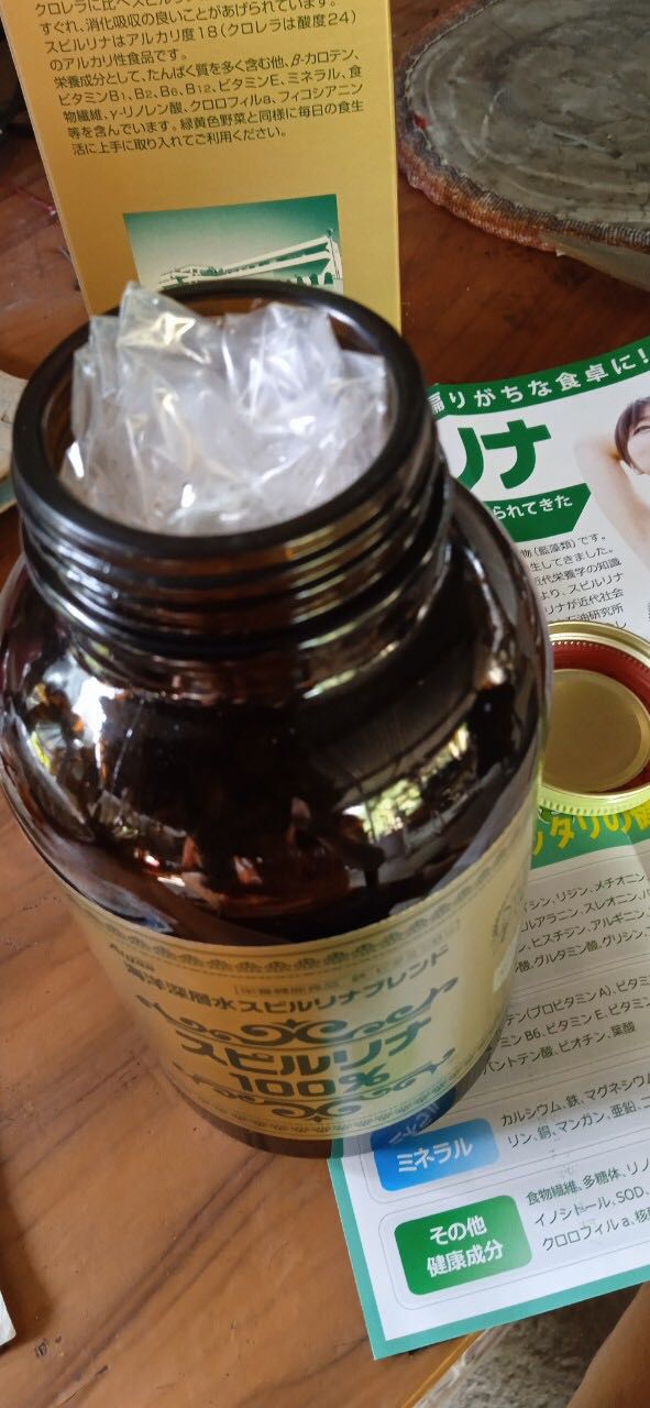 1. Giao hàng nhanh.
2. Giá cả phải chăng.
3. Nhưng hàng cực kỳ dễ vỡ, khi giao hàng, hộp lại rách như vầy.
4. Hàng khi mở nắp không có miếng dán ở miệng niêm phong, chỉ được nhét bằng miếng nilon, không biết hàng có đảm bảo không nữa. 1. Giao hàng nhanh.
2. Giá cả phải chăng.
3. Nhưng hàng cực kỳ dễ vỡ, khi giao hàng, hộp lại rách như vầy.
4. Hàng khi mở nắp không có miếng dán ở miệng niêm phong, chỉ được nhét bằng miếng nilon, không biết hàng có đảm bảo không nữa.