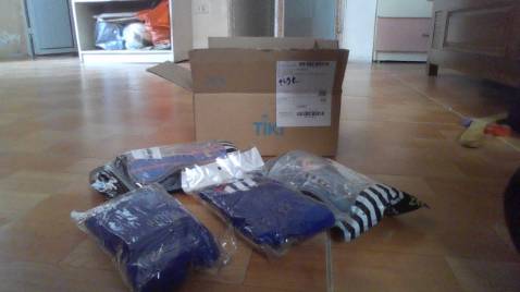 Sao tôi chỉ nhận được mỗi  bảo vệ ống đồng và tất đá bóng thôi vậy còn găng tay thủ môn lại không thấy