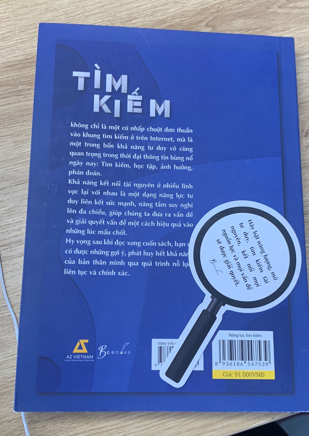 Mua sách vì tò mò tên sách nên giờ đọc xong mới ngoi lên để review nhẹ về cuốn sách này. Đọc cuốn sách này, mình nhận ra mình có "năng lực tìm kiếm" thật sự luôn, mình biết mình đang muốn gì, mình cần gì, mình hiểu hơn giá trị bản thân và bắt đầu có cái nhìn khác về mọi vấn đề mà mình đã từng bế tắc. Cuốn sách không chỉ toàn lý thuyết đơn giản mà còn được chia sẻ nhiều câu chuyện rất thực. Vậy nên nếu bạn vẫn còn đang loay hoay, mệt mỏi cuộc sống thì nên đọc cuốn này nhé.