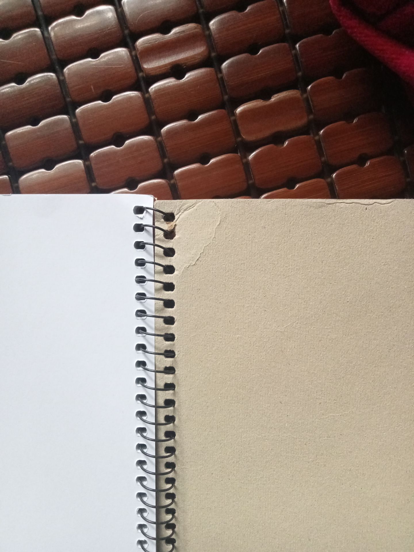 sổ bị móp méo không phẳng phiu