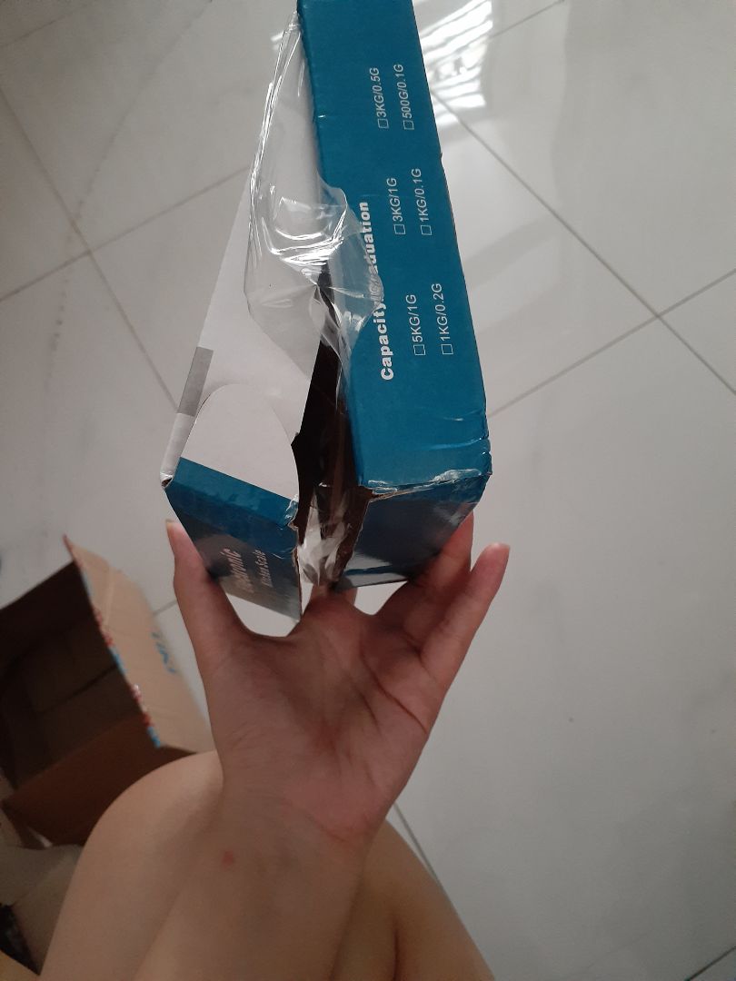 mình chọn vận chuyển tikinow nên nhận được hàng rất sớm, tuy nhiên khi nhận được lại rất thất vọng, hộp đựng móp mép, sản phẩm tạm ổn, sử dụng thêm 1 thời gian thì mới cho nhận xét khách quan được