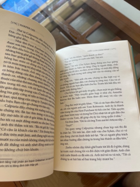 Sách đẹp, chất giấy tốt, chữ rõ nét, sách không bị mất from.Giao hàng nhanh, đặt hôm qua mà ngày mai đã giao rồi.với cái giá này thì quá hời luôn. Nên mua nha.